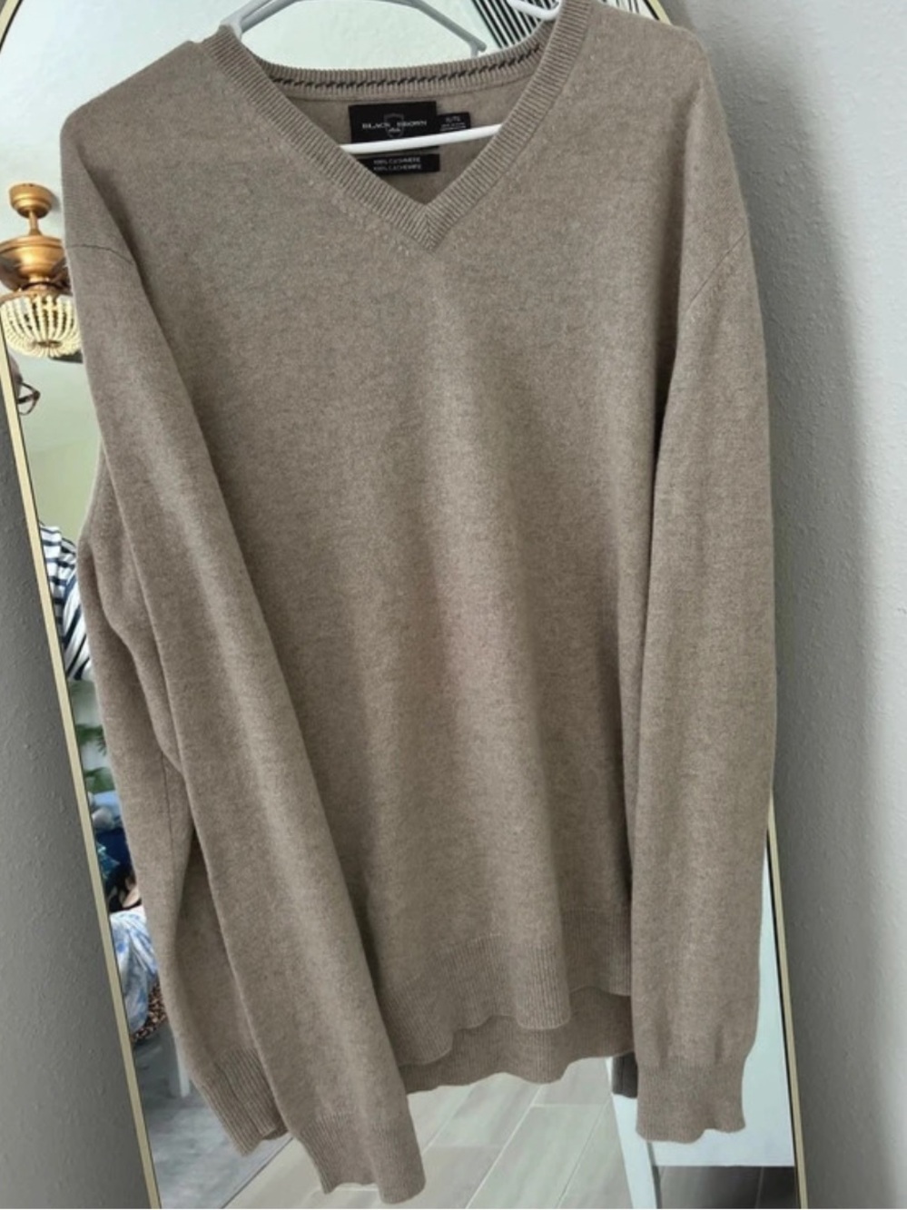 Black and Brown  Men's V-Neck Cashmere Sweater in Taupe